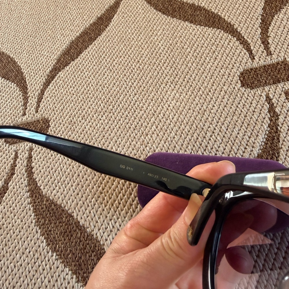 Gucci Black  Sunglasses with Bee Detail - Picture 10 of 15